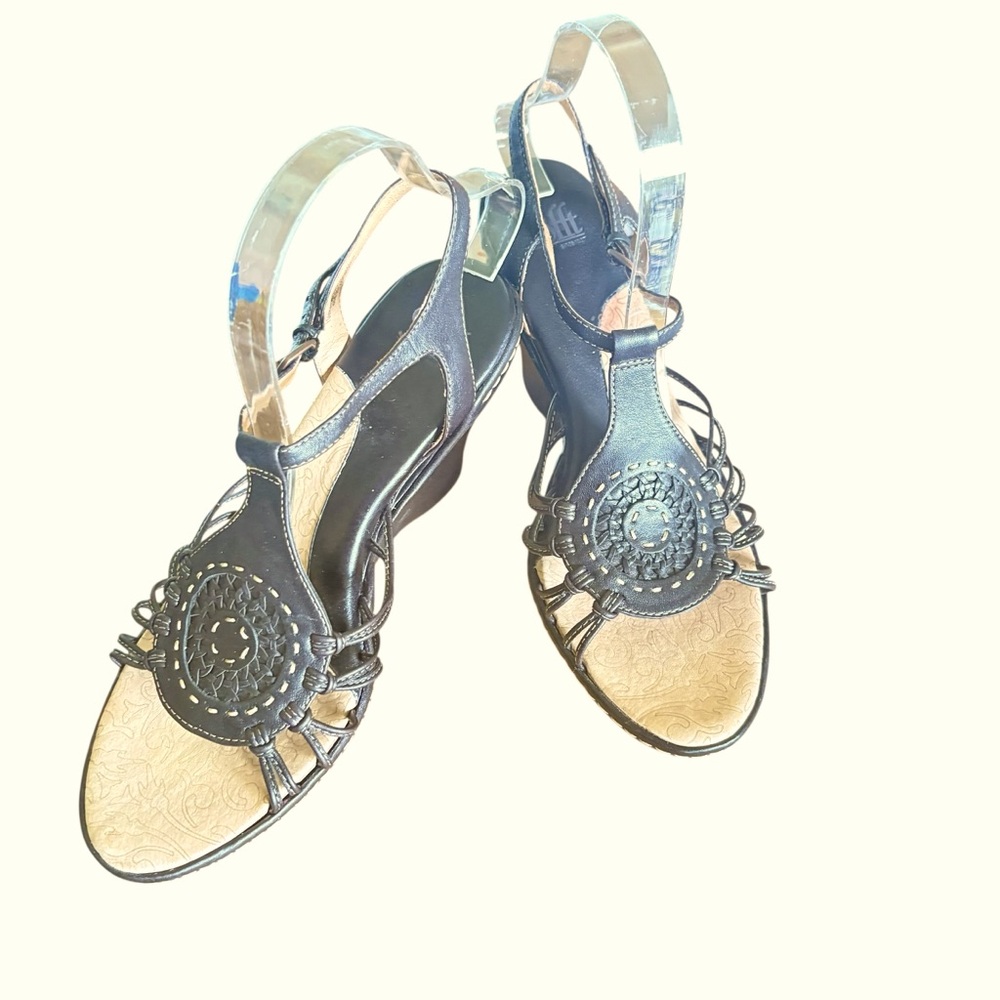Söfft Black Hollow Wedge Heel Mandela Sandal 10m